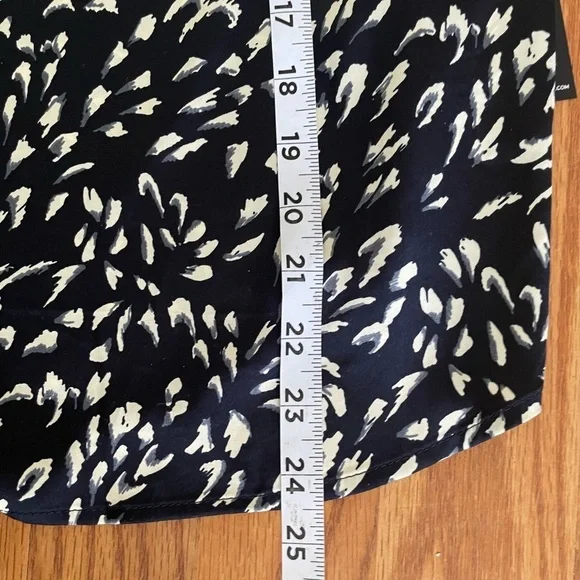 Liverpool Los Angeles Women’s Double V-Neck Flutter Sleeve Stretch Satin Top S - Picture 12 of 12